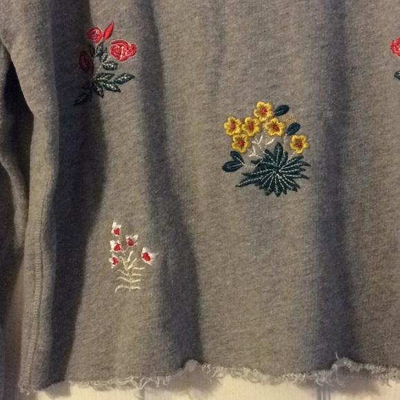 Lucky Brand Embroidered Pullover - Picture 4 of 7